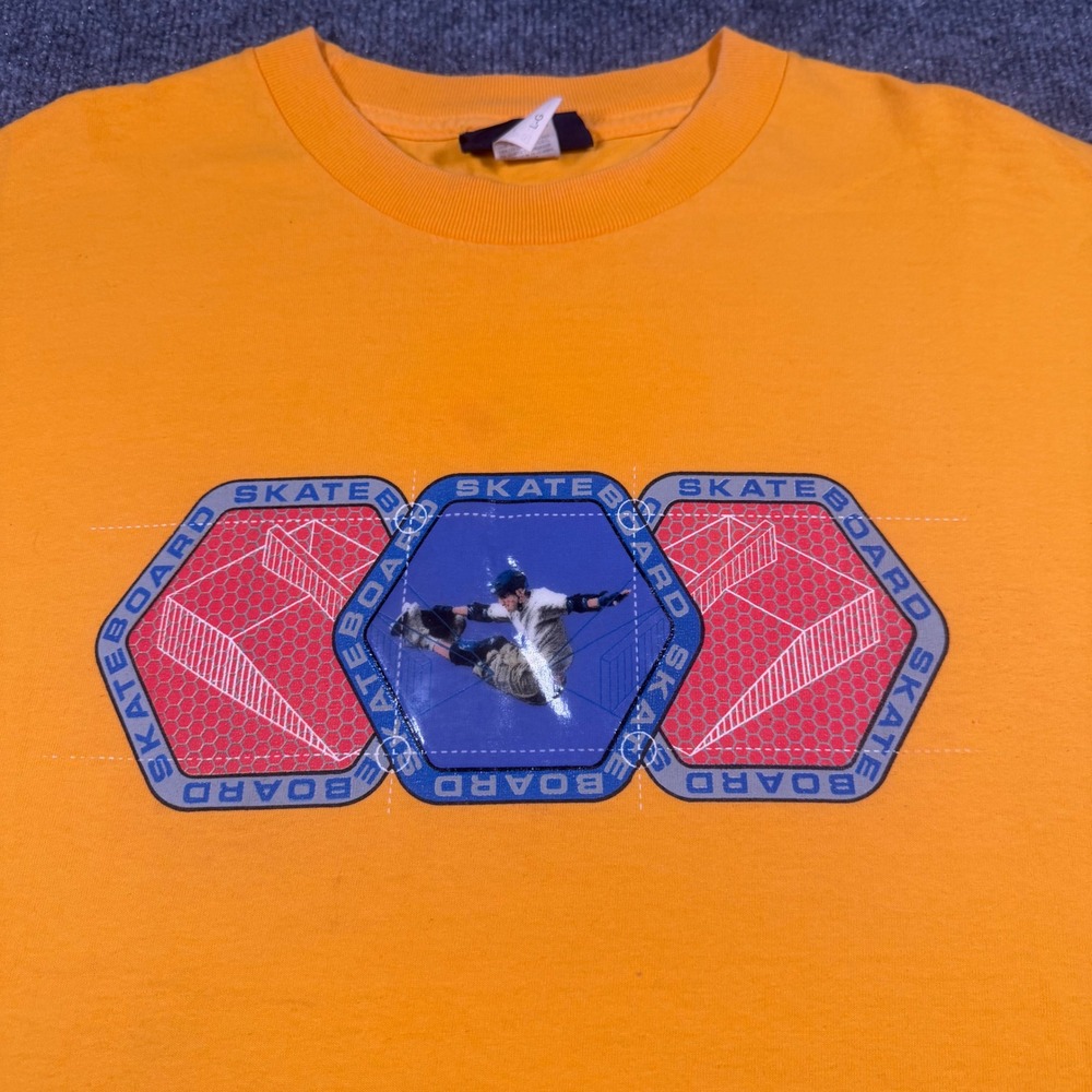 Vintage 90's Skateboard Textured Graphic T-Shirt Yellow Short Sleeve Mens Large